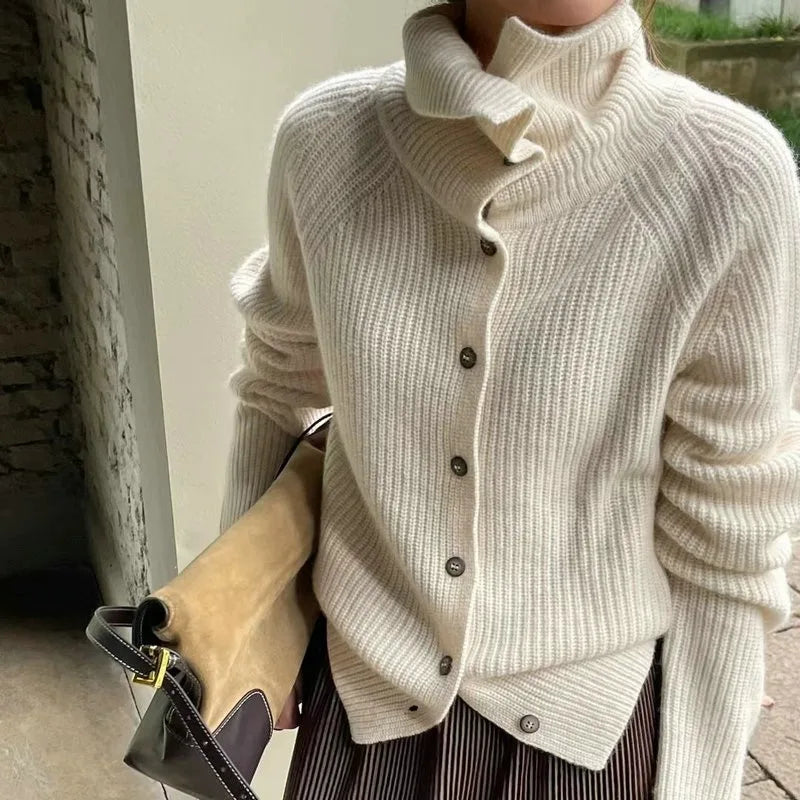 WW | Cosy knitted turtleneck sweater with buttons