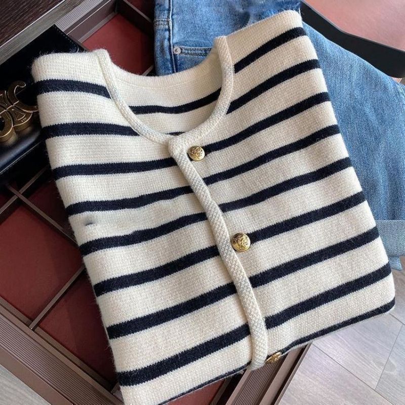 WW | Cozy striped knit sweater for autumnal layered looks