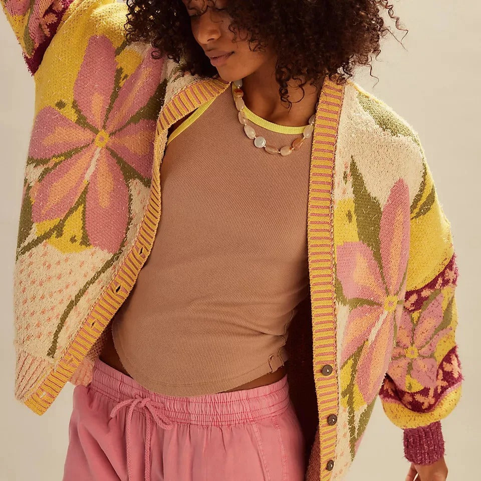 WW | Kuschelig weiche Strickjacke mit Blumenmuster, lockerem Schnitt und langen Ärmeln