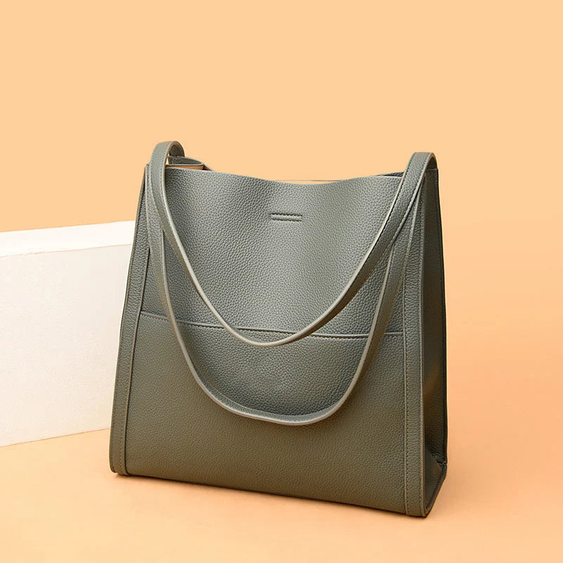 – Plain shoulder bag made of genuine leather