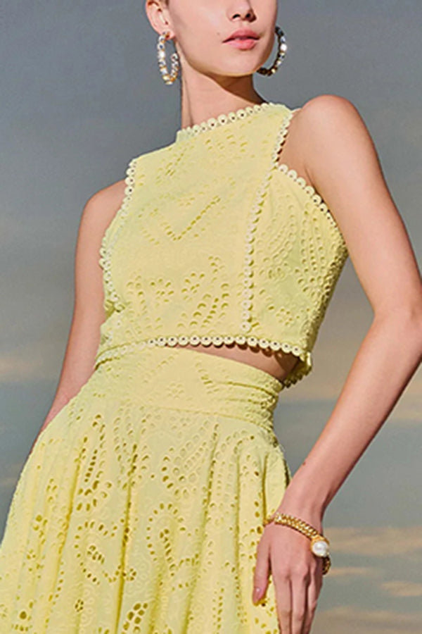 Two-piece embroidered set with long high-waisted skirt with pockets