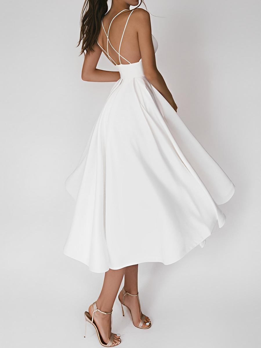 WW | Ein Leichtes Kleid mit Zarten Spaghettiträgern