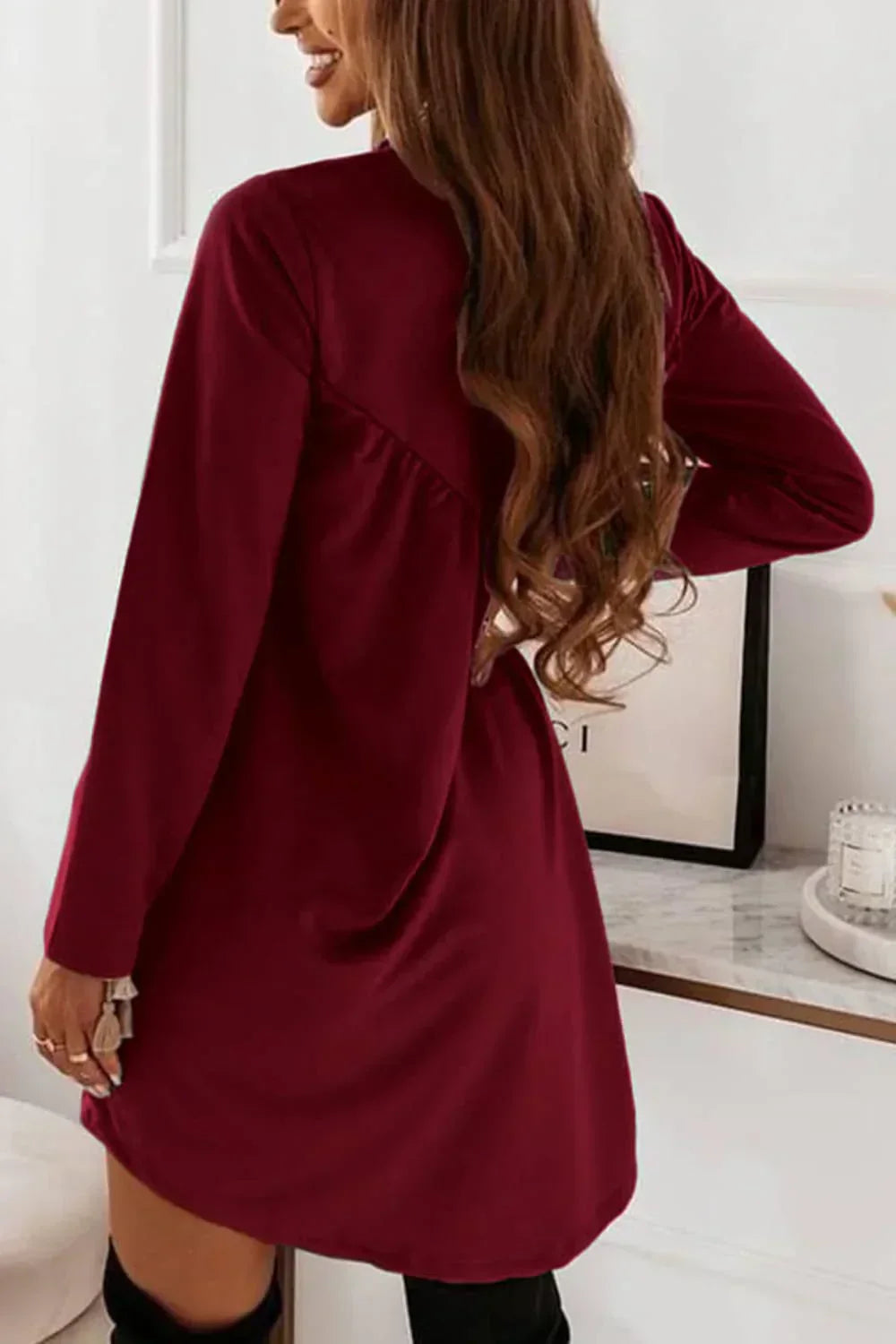 Carla - Long-sleeved crew-neck mini dress in solid color
