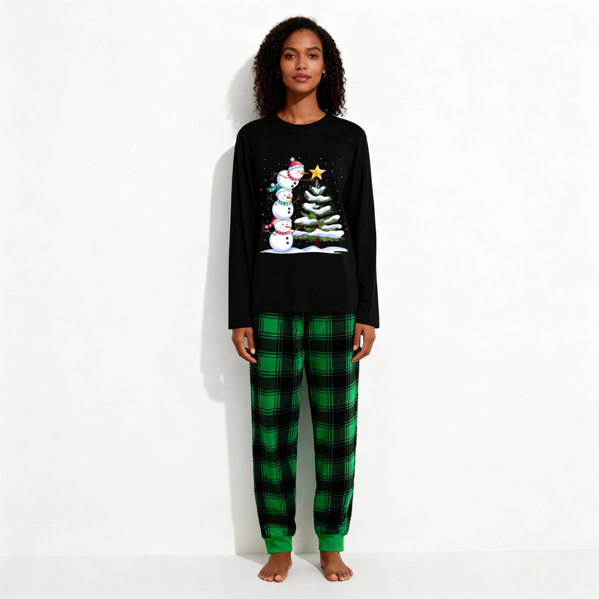WW | Weihnachtsfamilien-Pyjama-Set - Schwarzes Oberteil und grüne Karo-Hose mit Schneemann-Comic-Druck