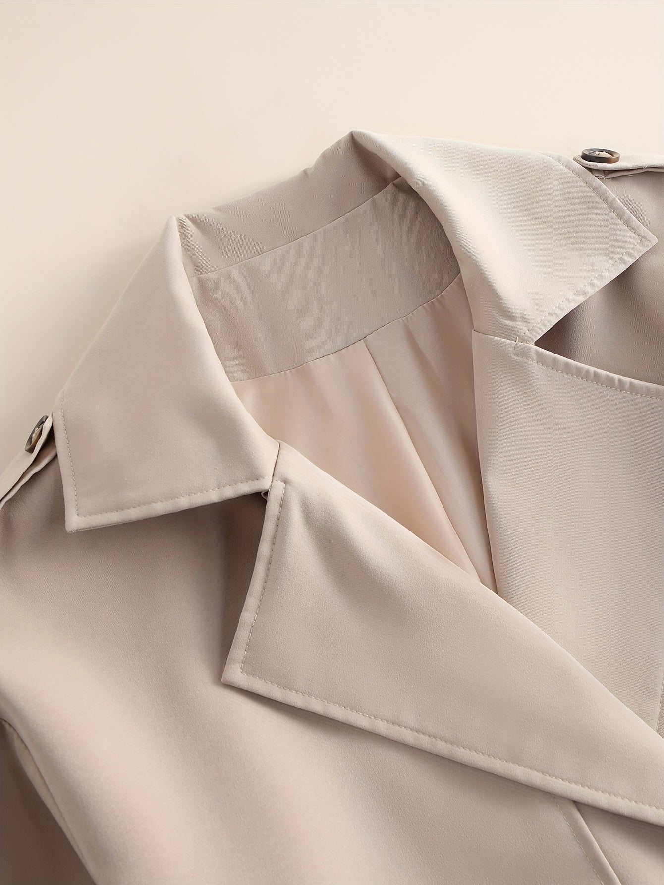 WW | Trenchcoat in Beige - Klassischer Mantel mit Gürtel & Knopfleiste für Herbst & Frühling