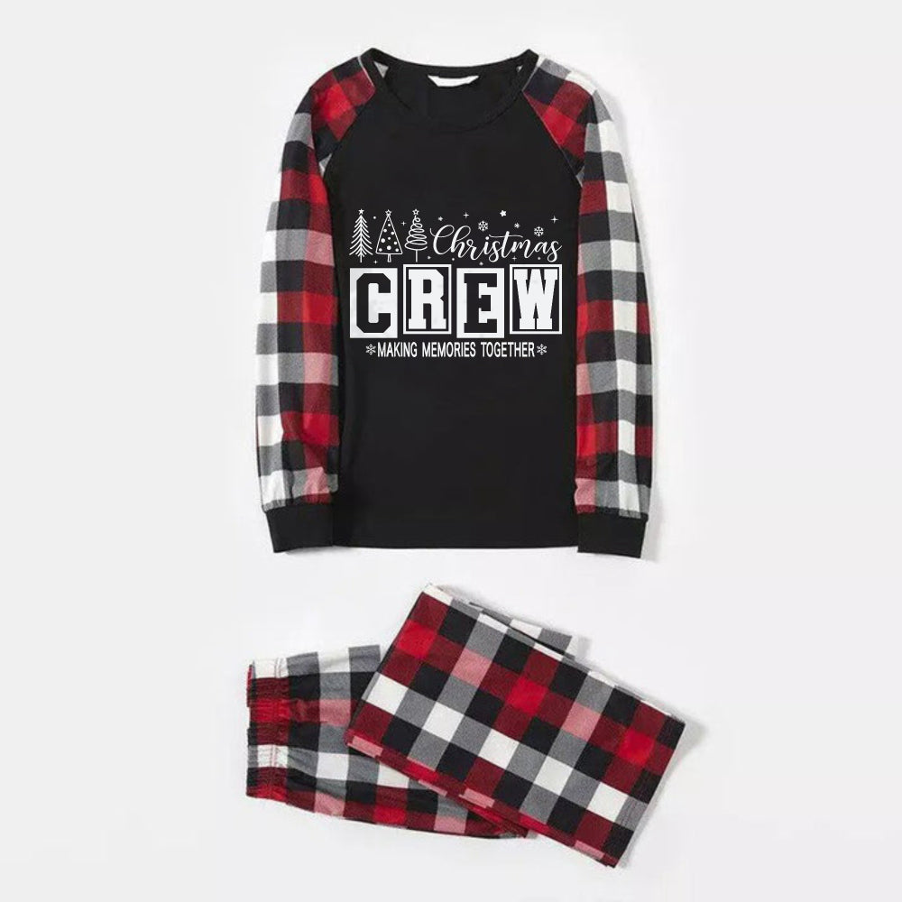 WW | Weihnachtsfamilien-Matching-Pyjama - Rote und graue karierte Pjs mit „Christmas Crew Making Memories Together“ Druck