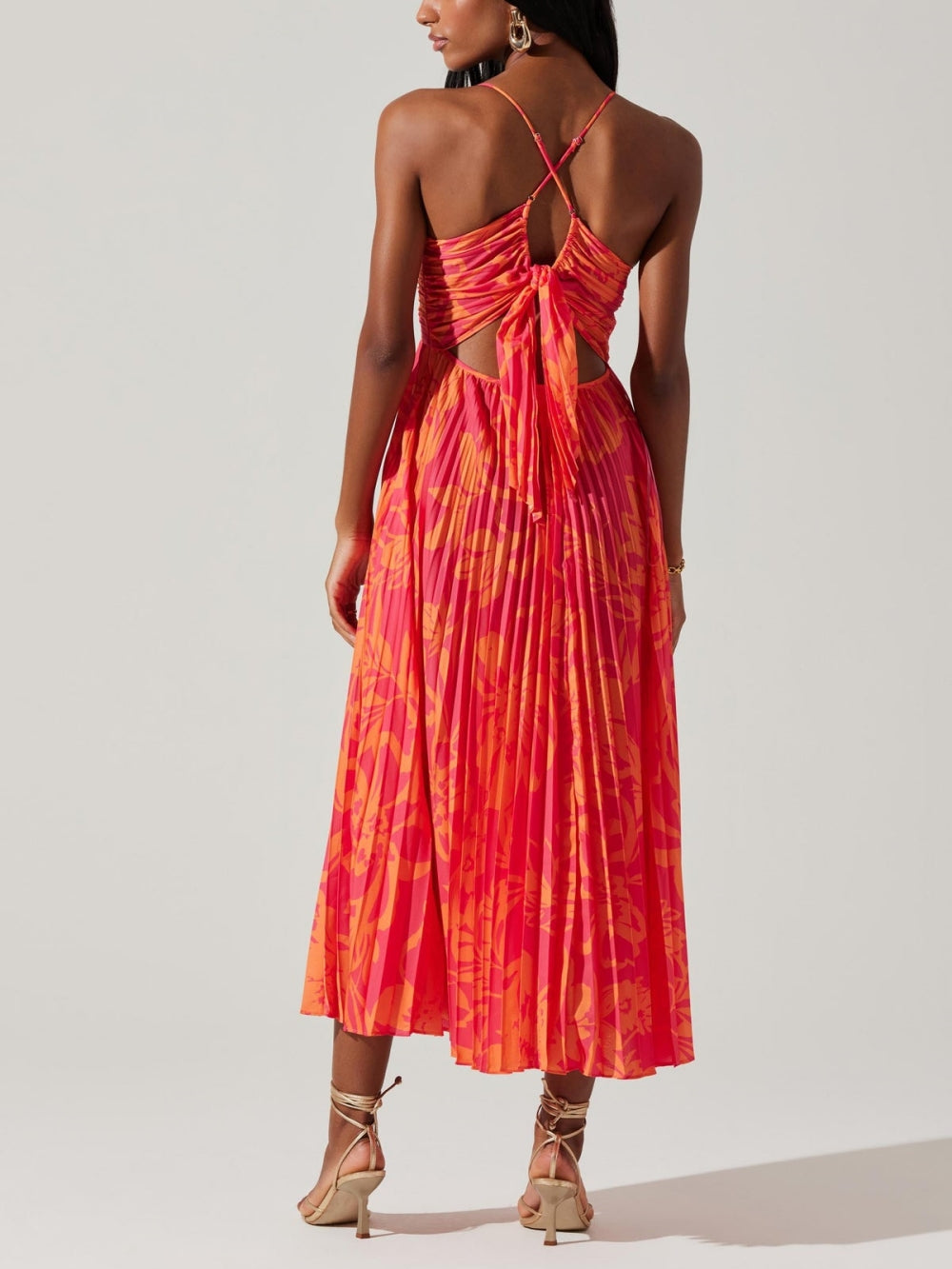 Elegant midi dress with floral pattern and pleats