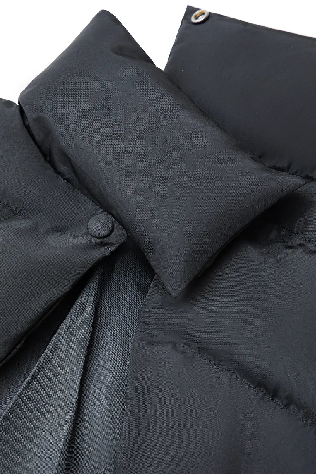 WW | Schwarze Stehkragen Cut Out Pufferjacke