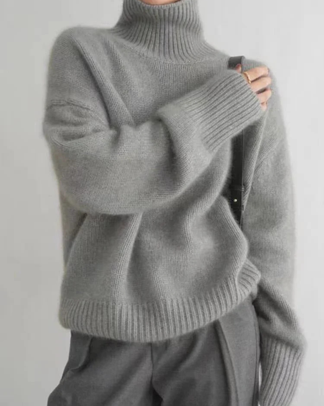 WW | Amelia Cashmere Turtleneck Luxurious Black or White