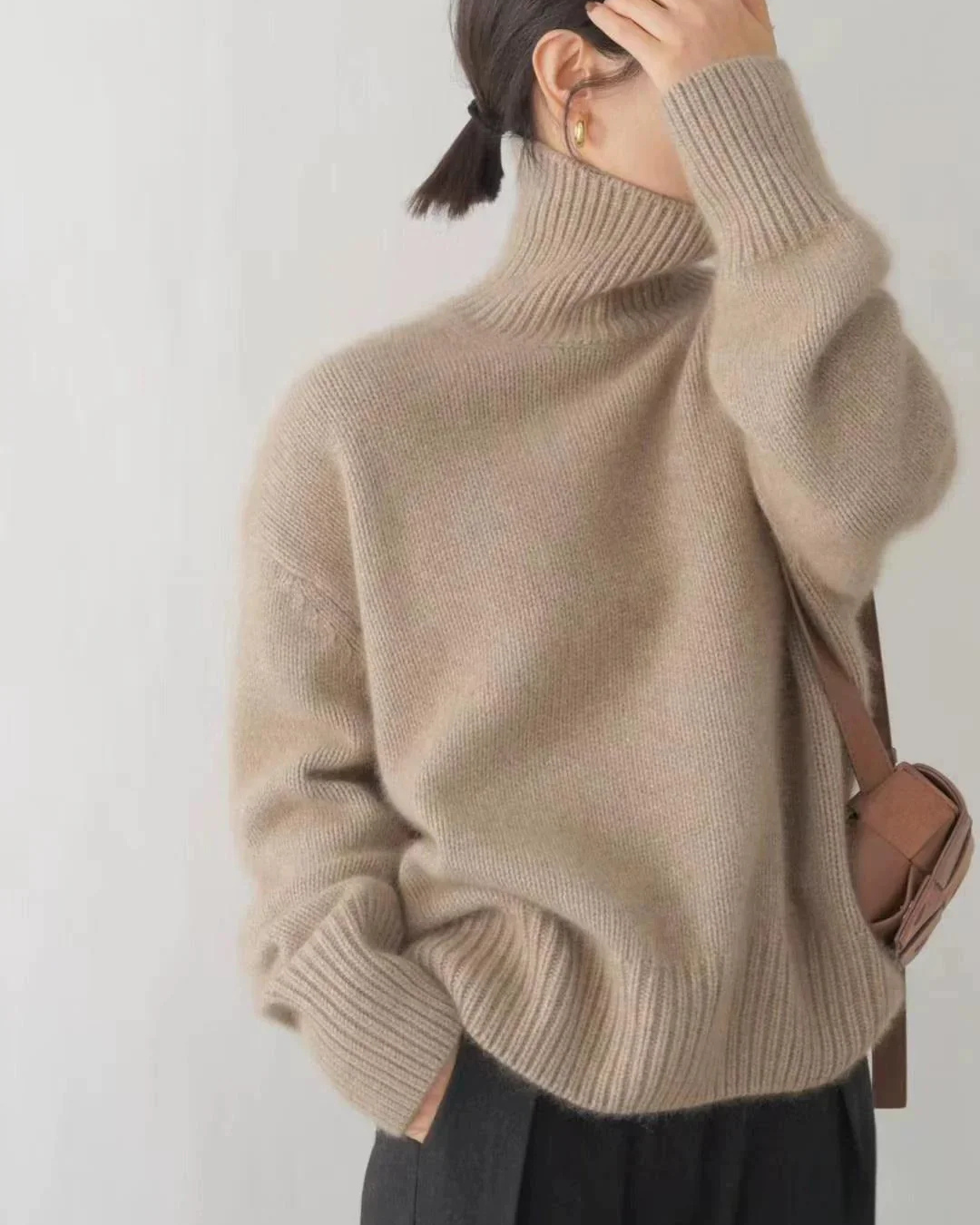 WW | Amelia Cashmere Turtleneck Luxurious Black or White