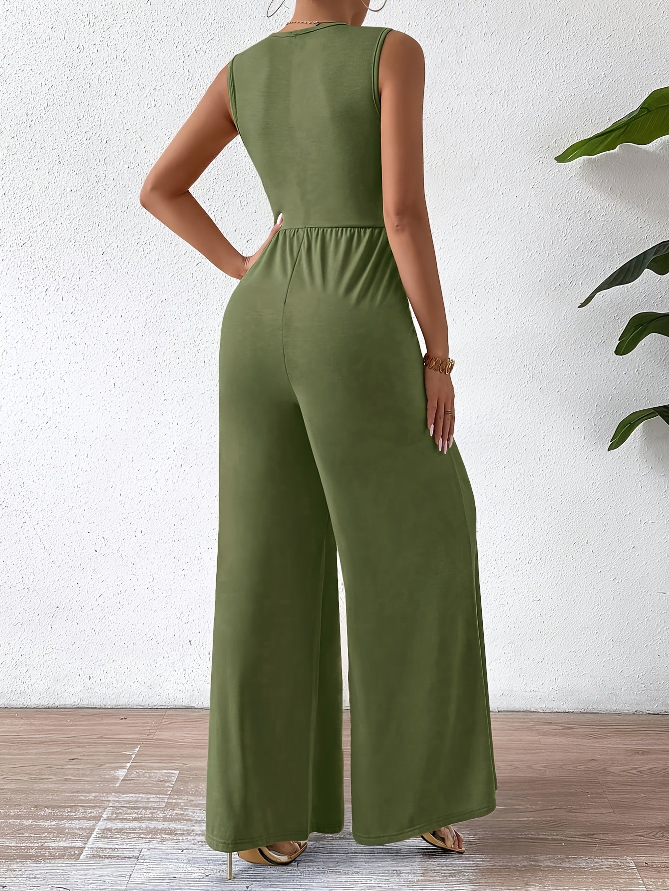 WW | Elegant Sleeveless Jumpsuit with Flattering Fit