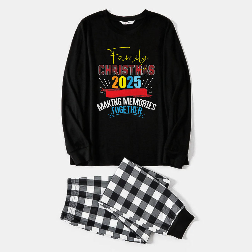WW | Schwarz-weiß kariertes Weihnachts-Pyjama-Set mit buntem Weihnachts-Textdruck
