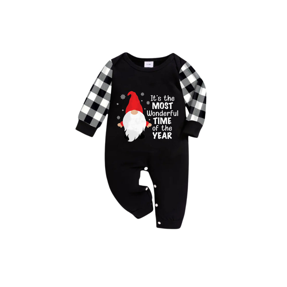 WW | Schwarz-weiß kariertes Kurzarm-Weihnachtspyjama-Set mit Gnom und Weihnachtsmann-Zitaten