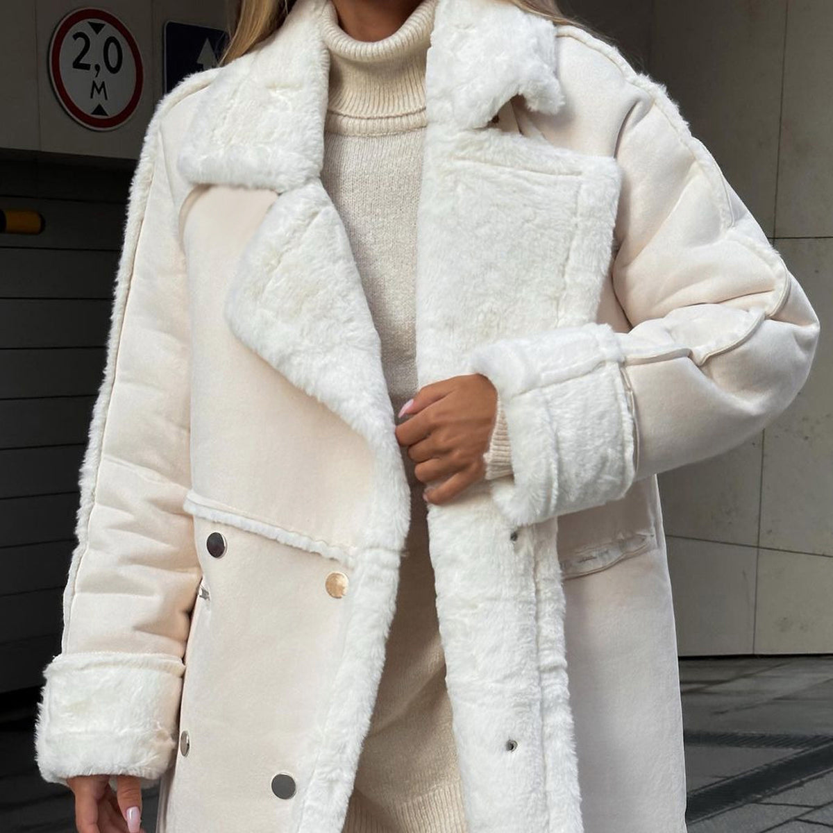 WW | Damen Oversized Fake-Lammfelljacke knielang