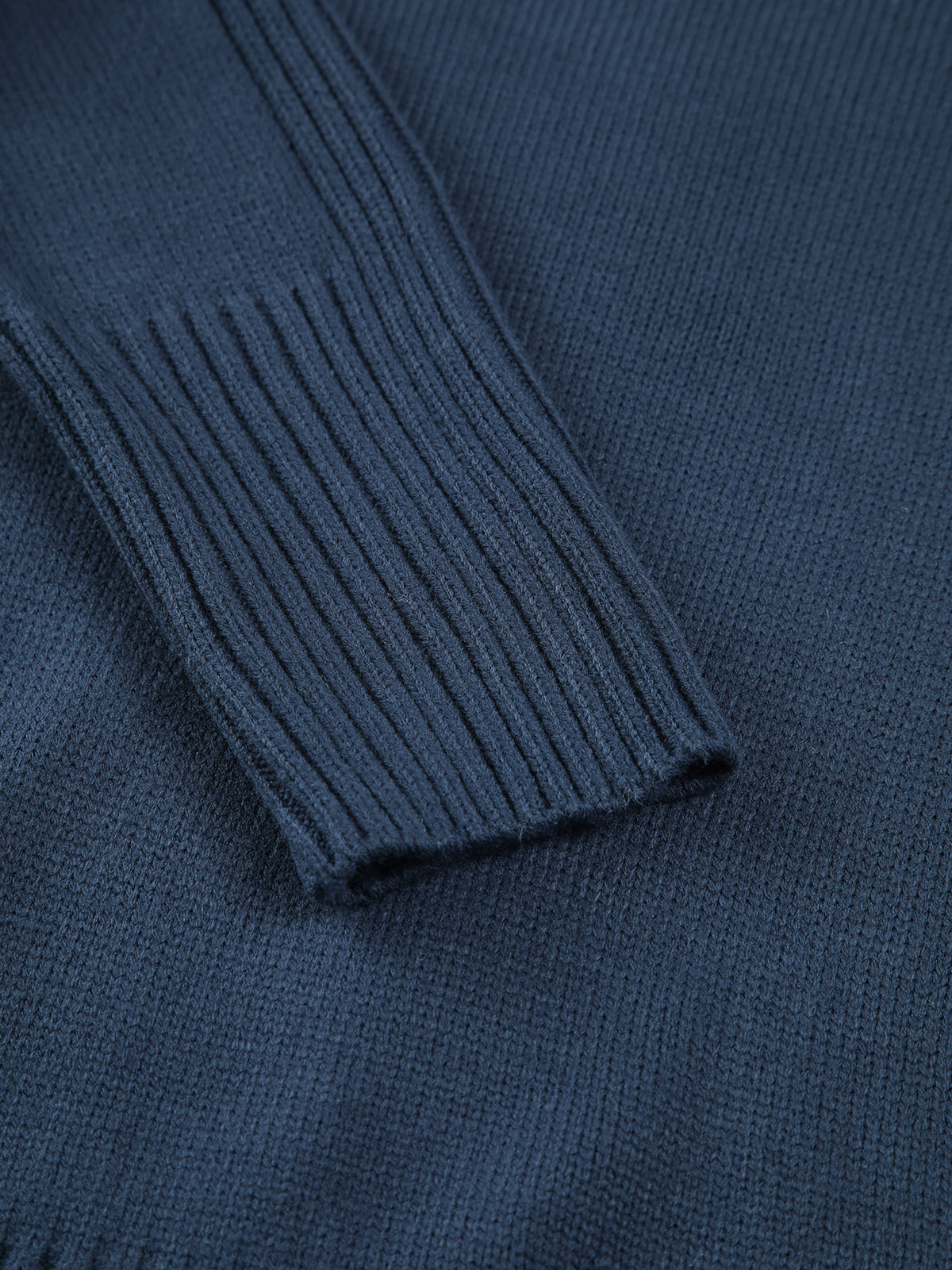 WW | Ribbed stand-up collar knit sweater
