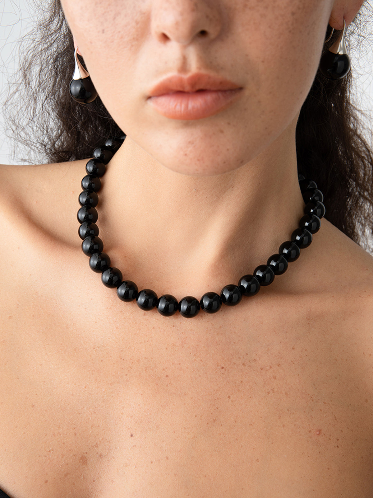 WW | Elegant Black Pearl Necklace with Noble Charm for Women