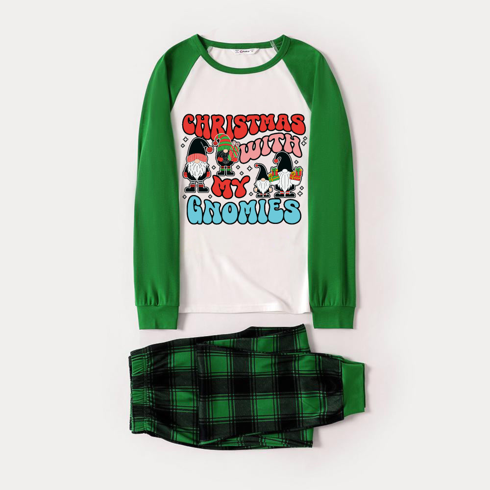 WW | Grünes Raglan-Top Grünes Karierte Weihnachts-Pyjama-Set mit "WEIHNACHTEN MIT MEINEN GNOMEN" Druck