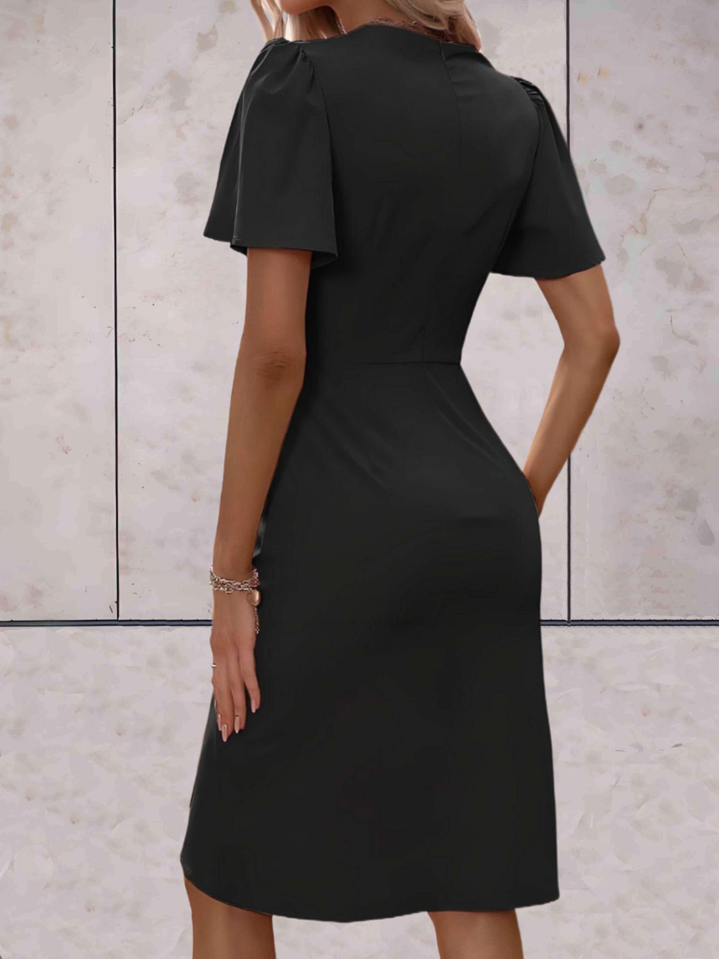 WW | Eng anliegendes Kleid mit ausgestellten Ärmeln für Frauen