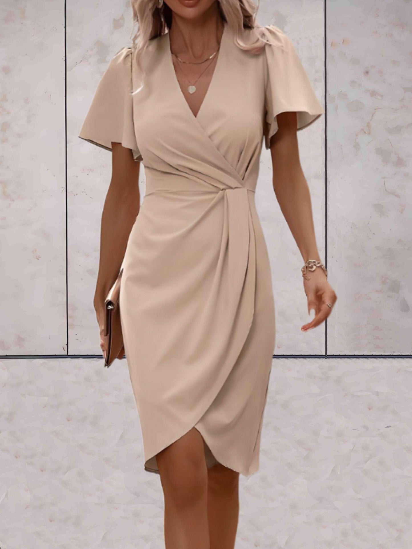 WW | Eng anliegendes Kleid mit ausgestellten Ärmeln für Frauen