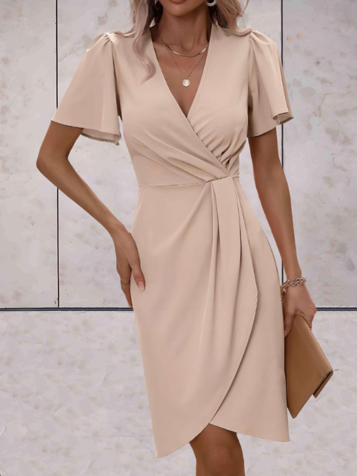 WW | Eng anliegendes Kleid mit ausgestellten Ärmeln für Frauen