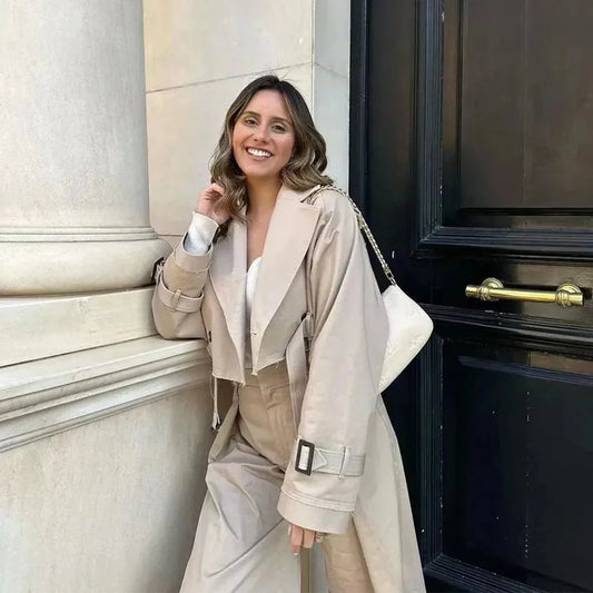 WW | Gürtelter Cropped Trenchcoat mit Doppelreihigem Design