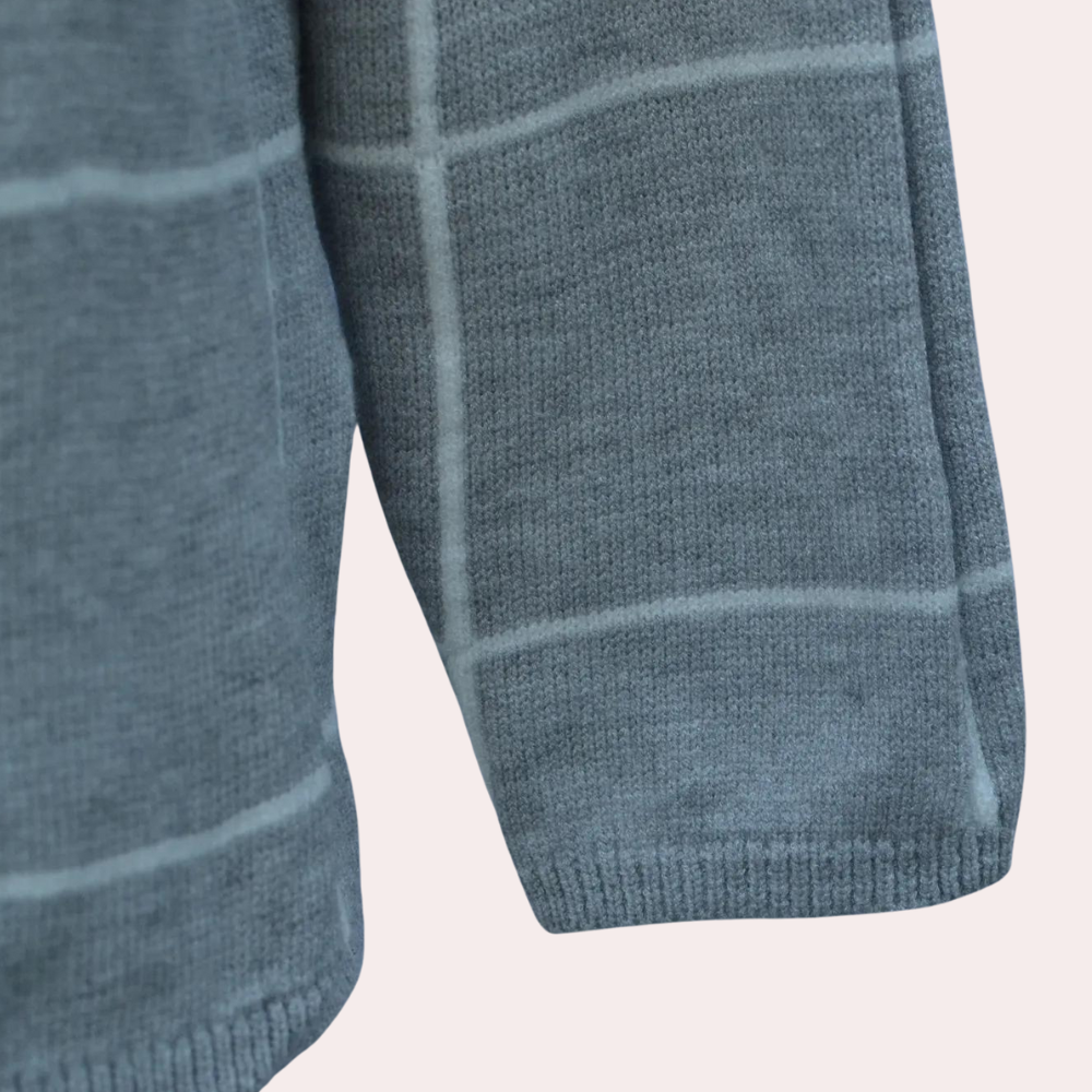 WW | Fashionable Women's Sweater with Plaid Pattern