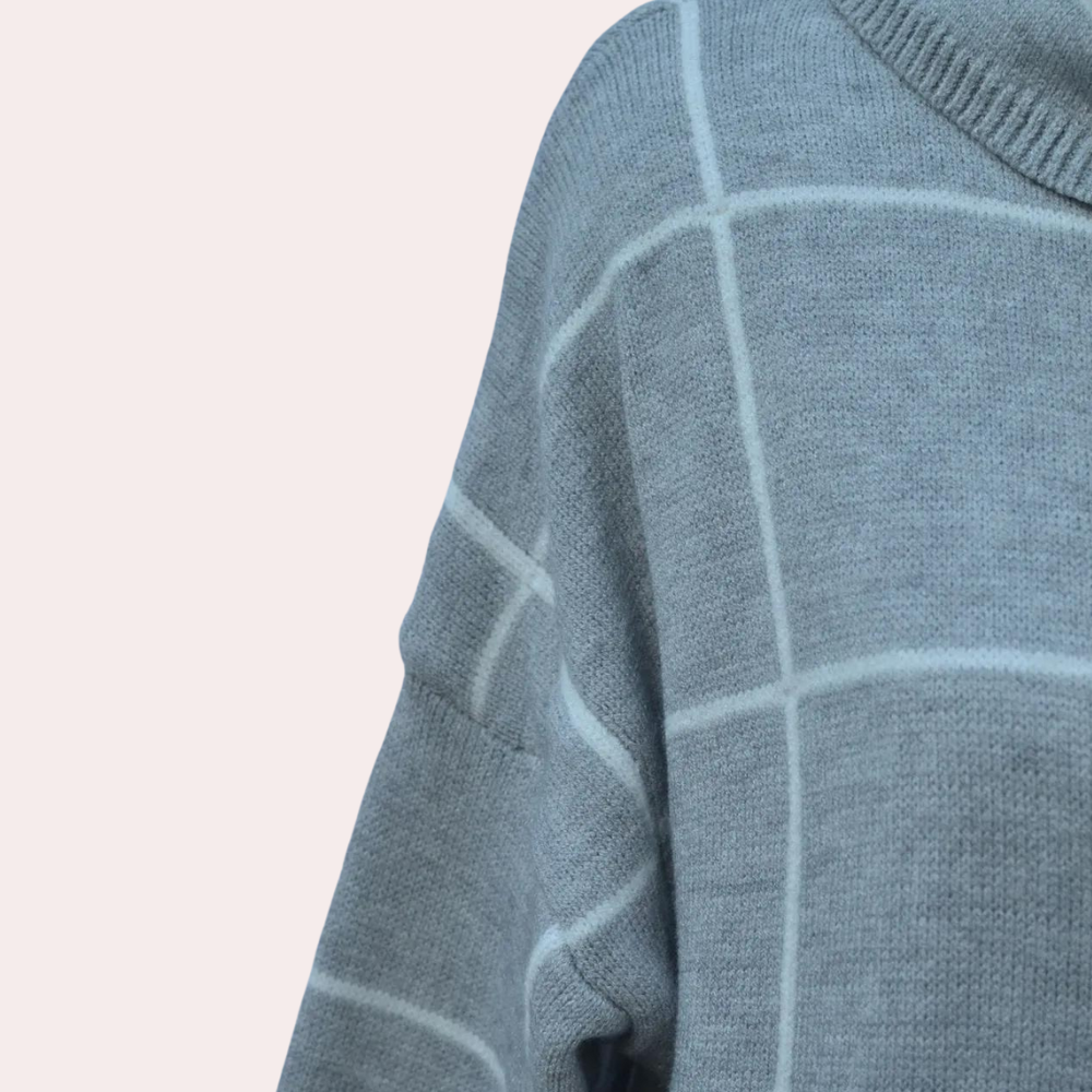 WW | Fashionable Women's Sweater with Plaid Pattern
