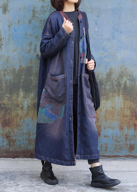 WW | blaue Drucke Fashion-Trenchcoat Inspiration zwei große Taschen dicke Mäntel