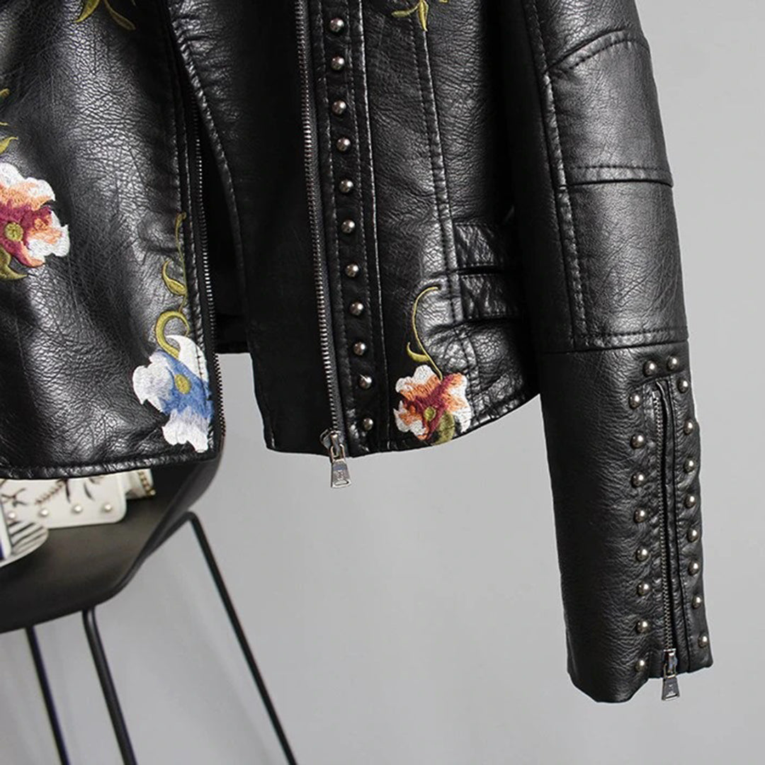 WW | Kunstlederjacke mit Blumenstickerei – Bikerjacke mit Nieten im Vintage-Look