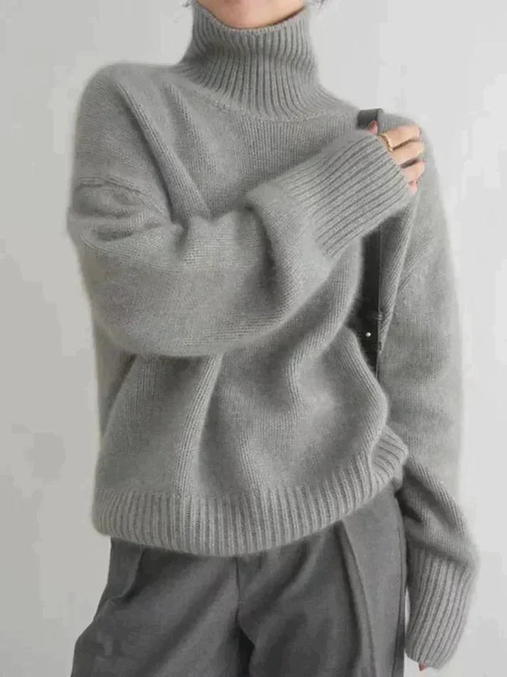 Elegant cashmere roll neck jumper
