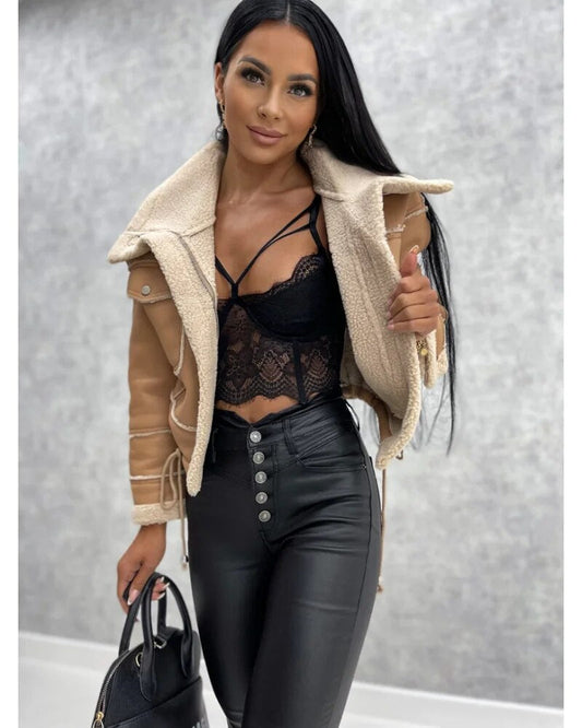 WW | Damen Kurze Winterjacke mit Kunstfell und Reißverschluss
