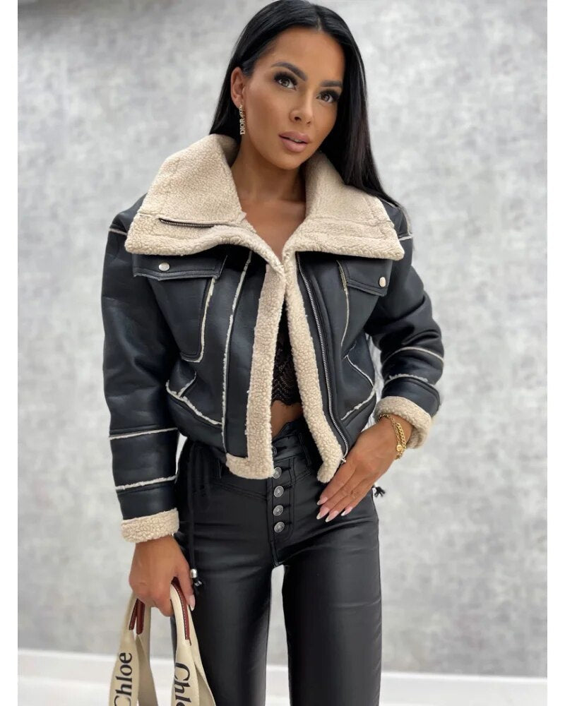 WW | Damen Kurze Winterjacke mit Kunstfell und Reißverschluss