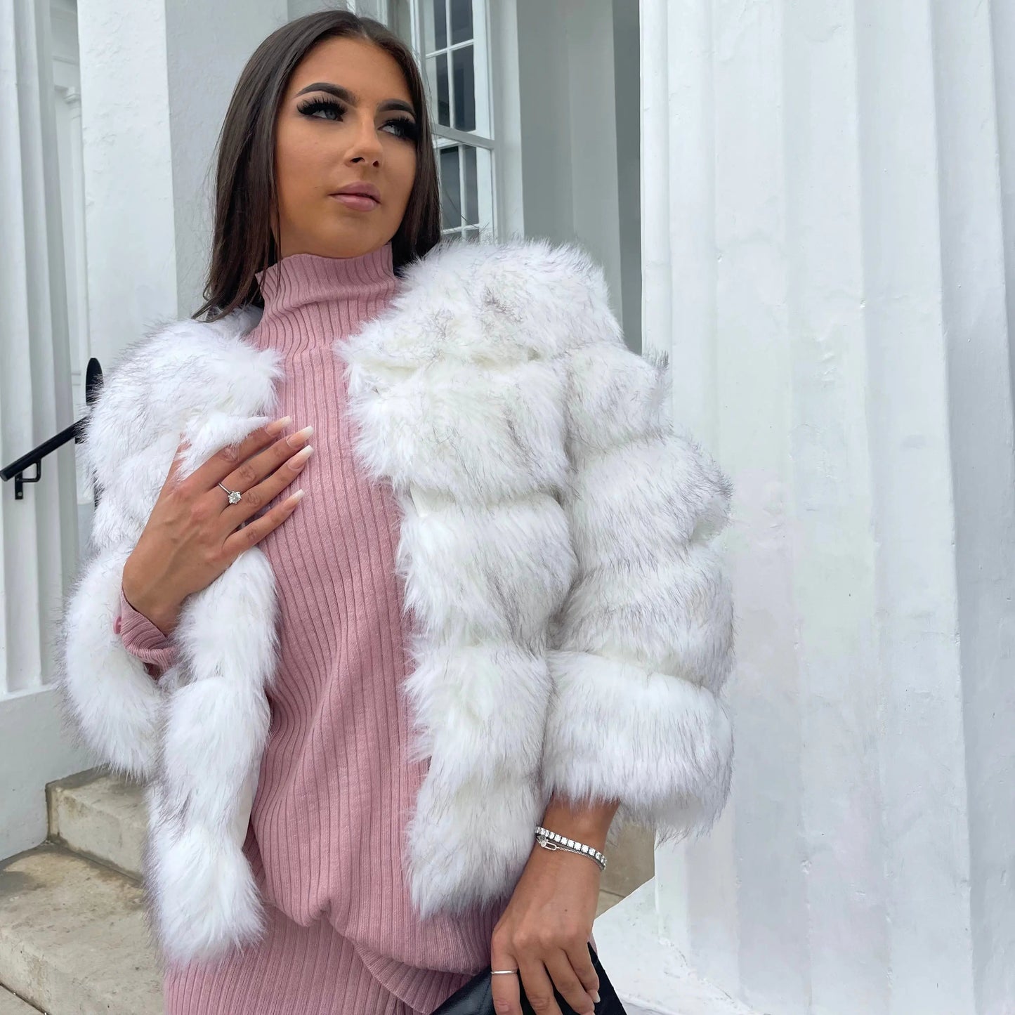 WW | Hochwertige Kunstfell Jacke Edles Design für Eleganz und Komfort