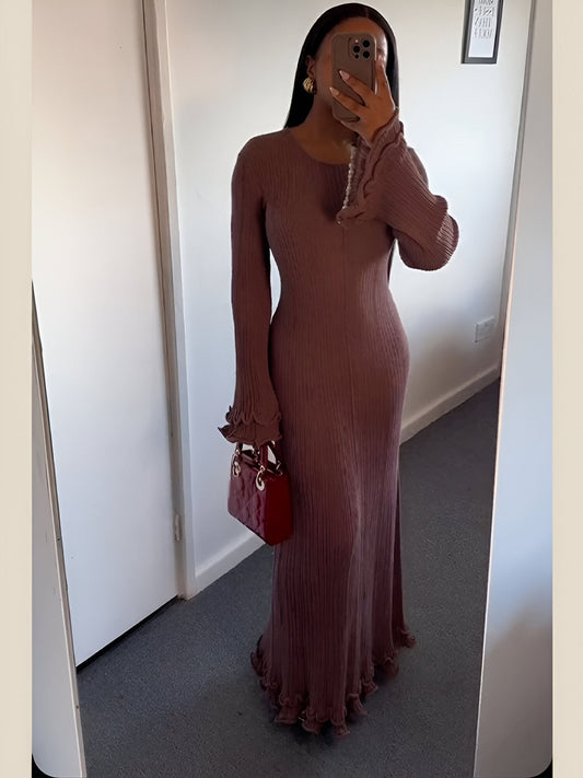 WW | Elegant White Knit Dress with Flounced Hem