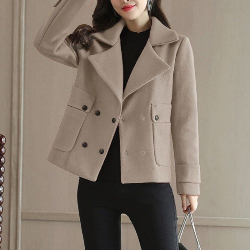 WW | Short women's coat with large pockets