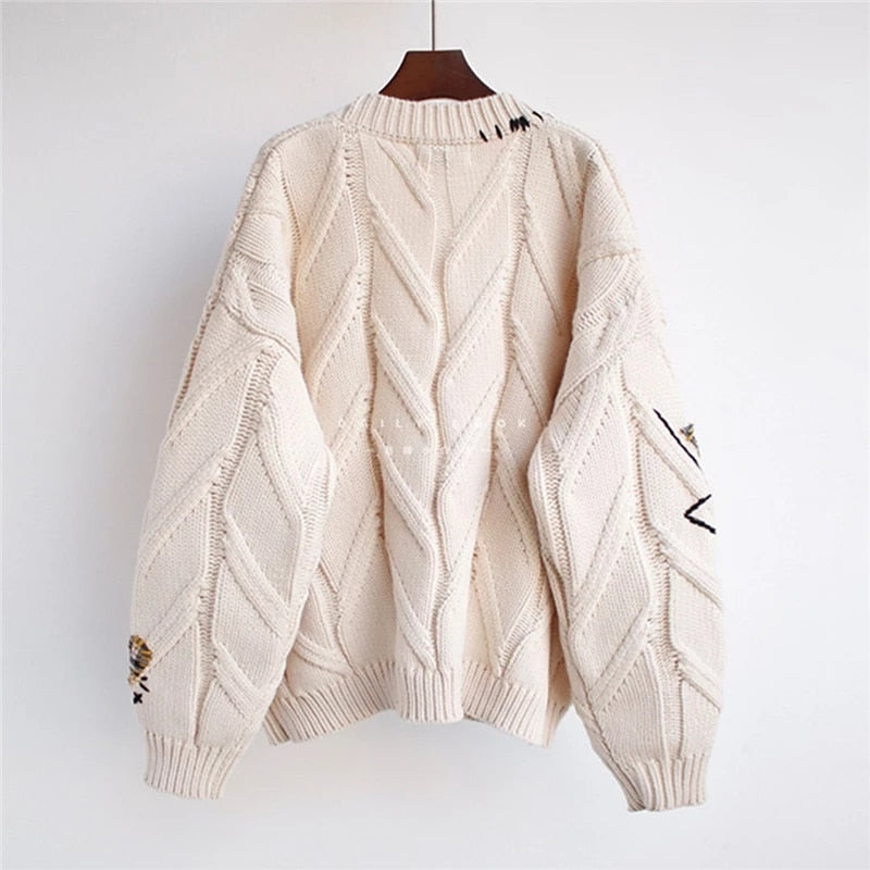 WW | elegant knitted sweater with embroidery