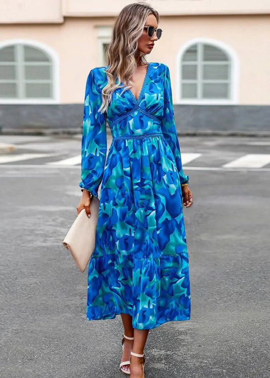 Lara – Schmeichelhaftes geblümtes Kleid