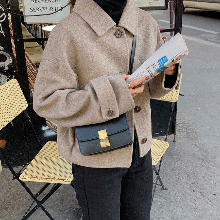 WW | Short women's coat with collar