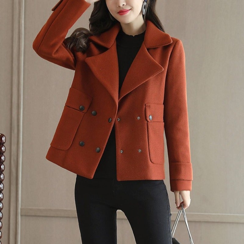 WW | Short women's coat with large pockets
