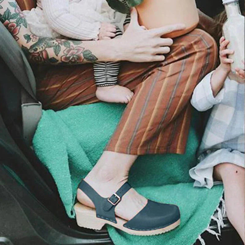 WW | Orthopädische Braune Keilsandalen