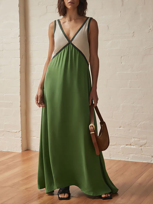 Dress with V-neck and contrasting color inserts in a chic design