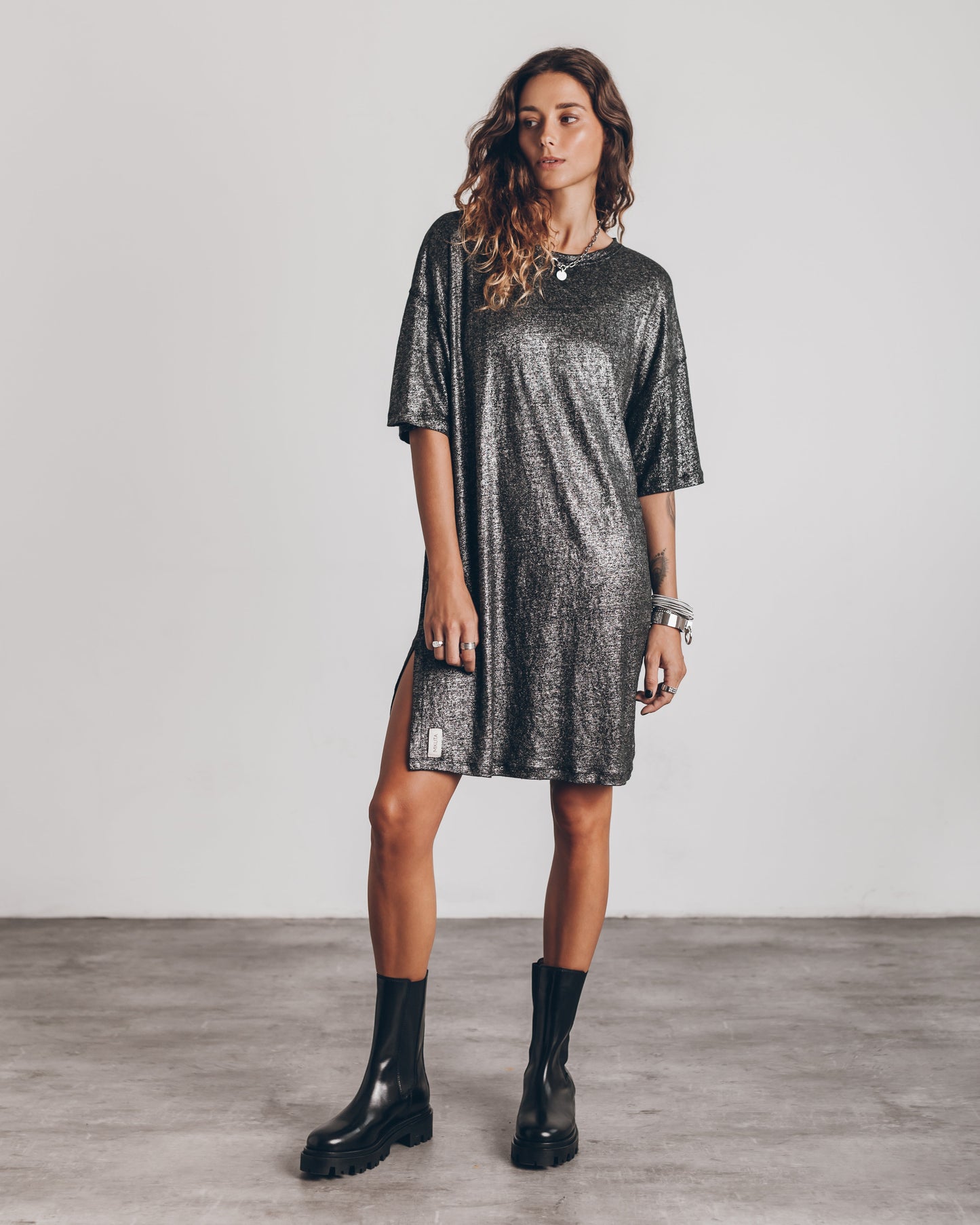 WW | Das dunkel glitzernde Leinenkleid