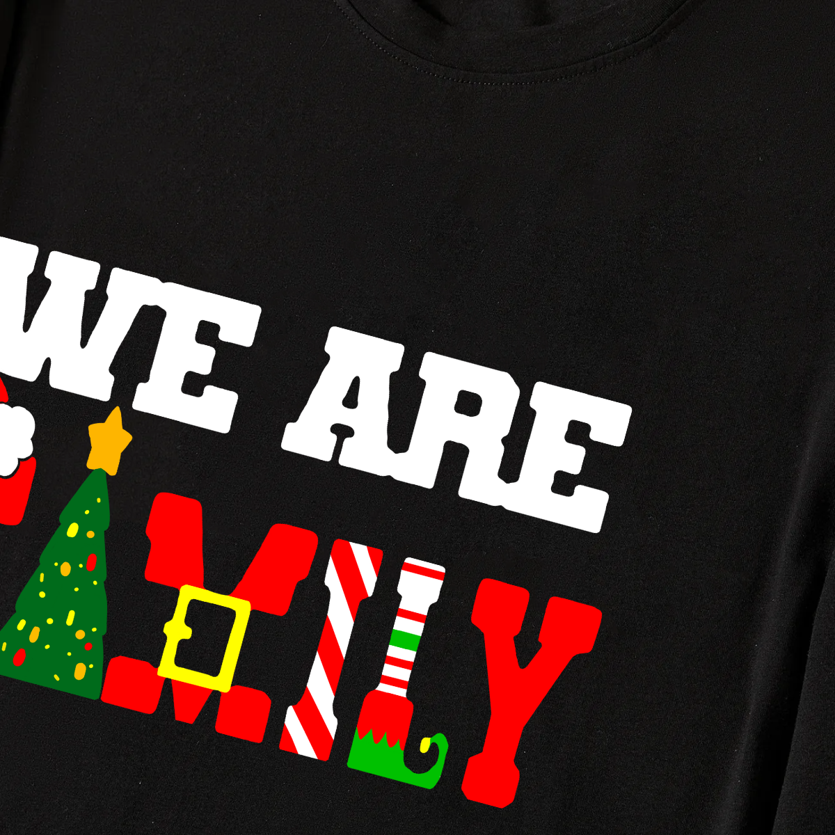 WW | Weihnachten "Wir sind Familie" Textdruck schwarzes Langarmoberteil mit grün-schwarzem kariertem Familien-Pyjama
