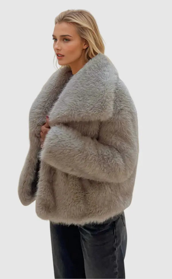 WW | Warmer and versatile faux fur coat