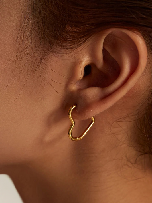 WW | Gold Heart-Shaped Earrings Made of High-Quality Material