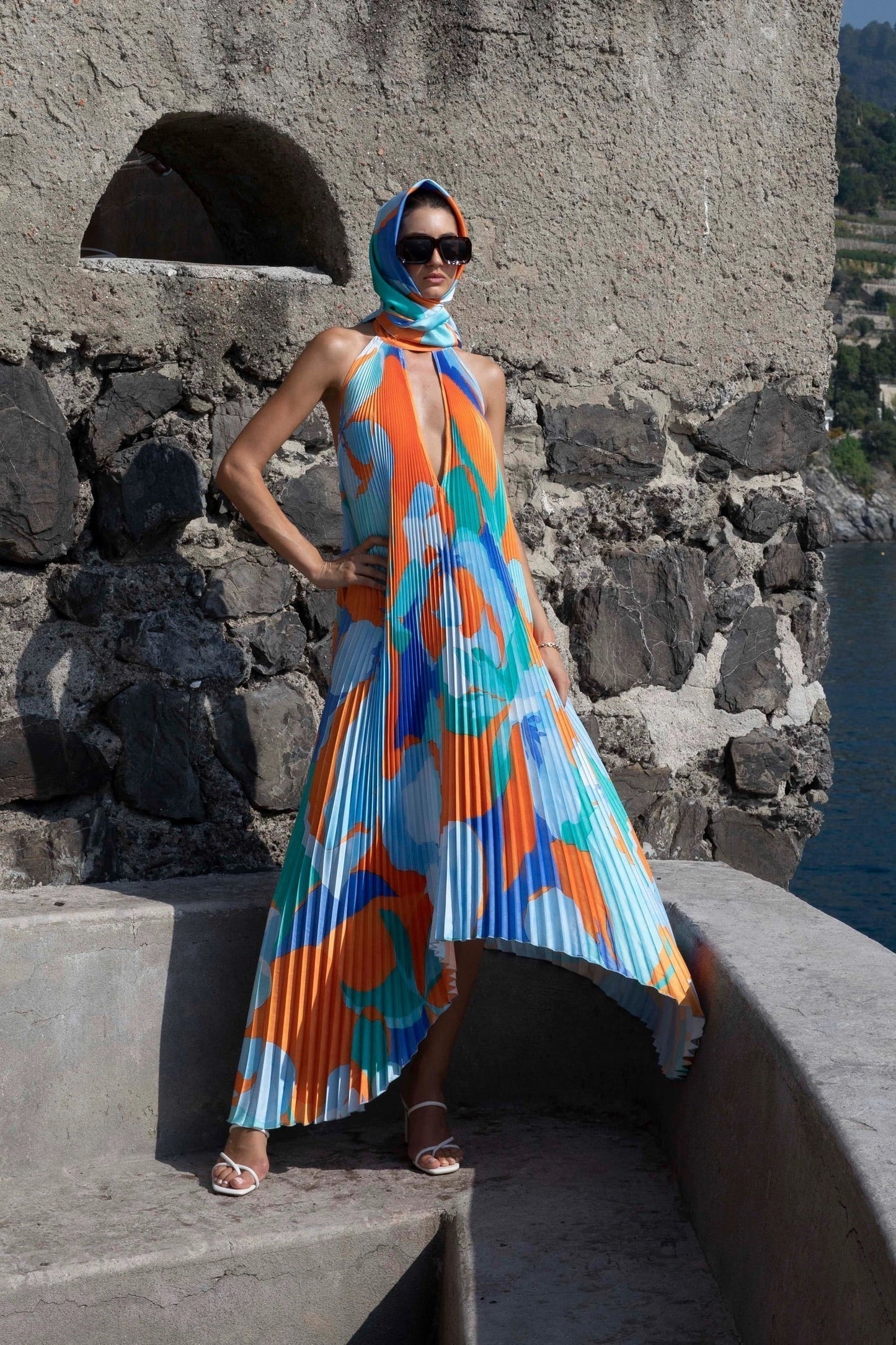 Shalia – Verführerisches Maxikleid mit Neckholder und Plisseefalten