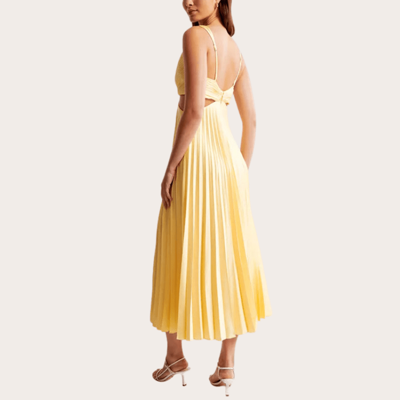 Elegant pleated long dress for women, ideal for special occasions