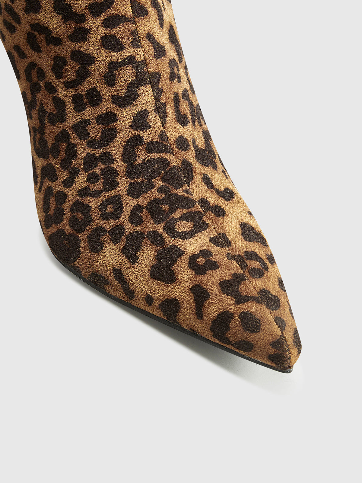 WW | Leopard Print Ankle Boots for Women with Pointed Toe and Mid-Height Heel – Stylish and Comfortable