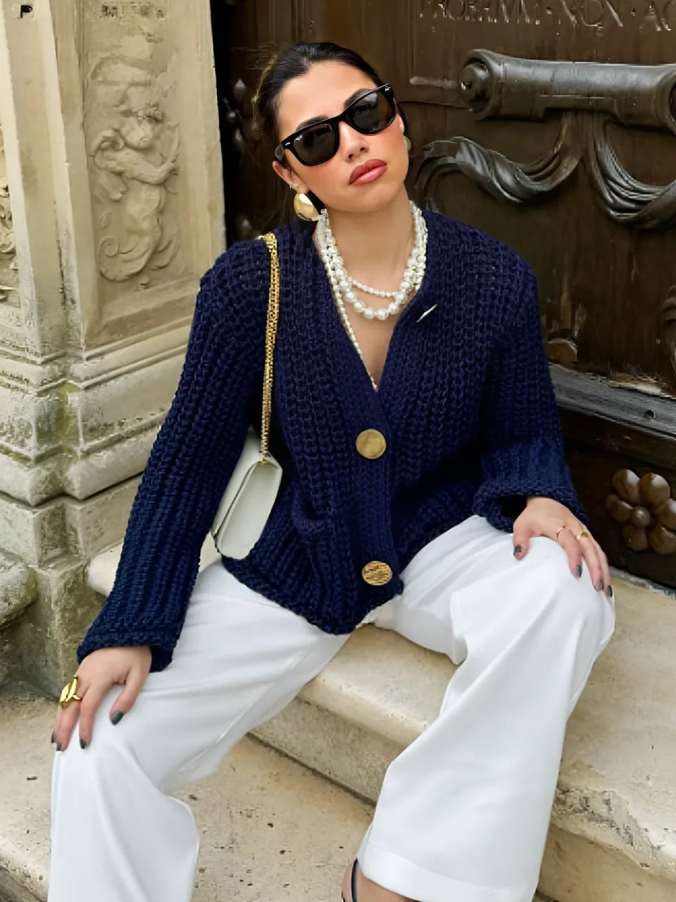 WW | Damen Strickcardigan mit goldenen Knöpfen und Vordertaschen im leichten Design