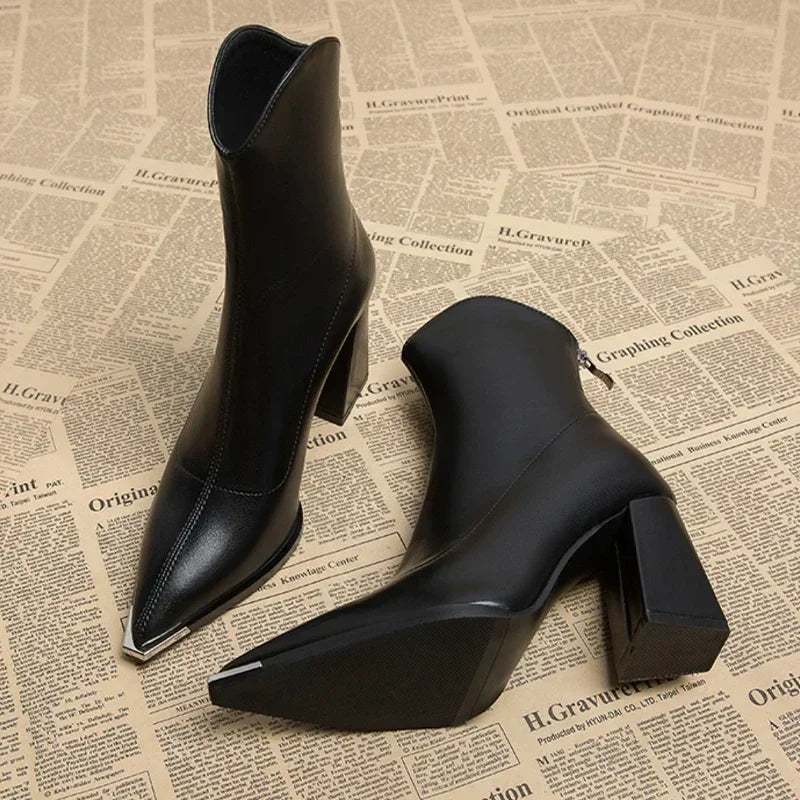 WW | Women's Stylish Chelsea Boots with Chrome Toe